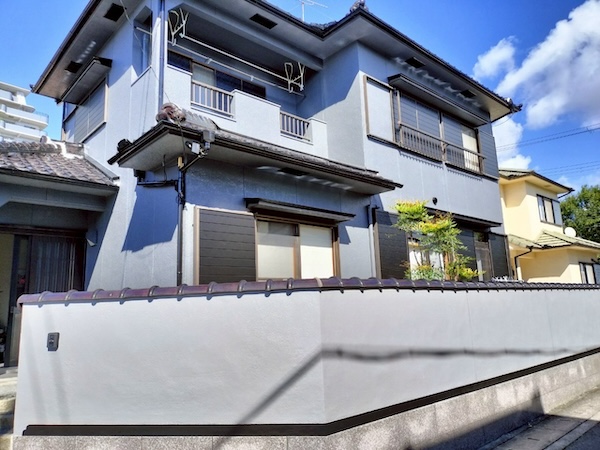 https://murakami-toso.jp/case/兵庫県姫路市｜外壁・屋根塗装｜黒カビ・ひび割/